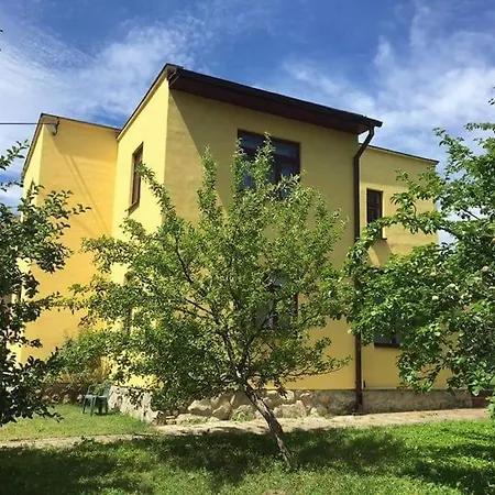 Vilka Slavkov-priestranna Vilka S Krasnou Zahradou. Holiday home *