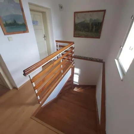 Vilka Slavkov-priestranna Vilka S Krasnou Zahradou.
